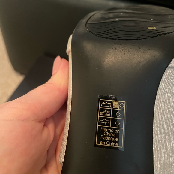 SALE✨Naturalizer Vanity Silver Dress Shoe - Picture 2 of 14